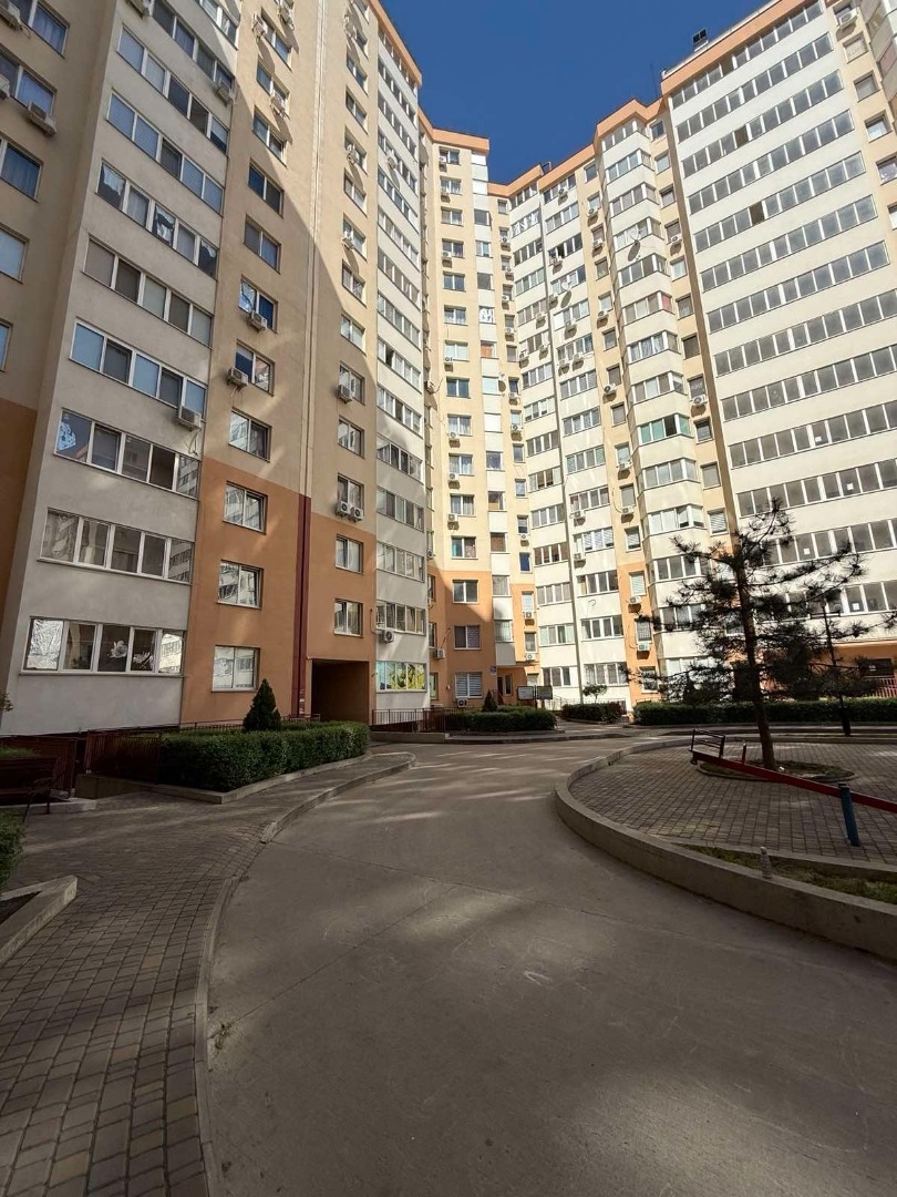 продажа однокомнатной квартиры номер A-173846 в Киевском районе, фото номер 1